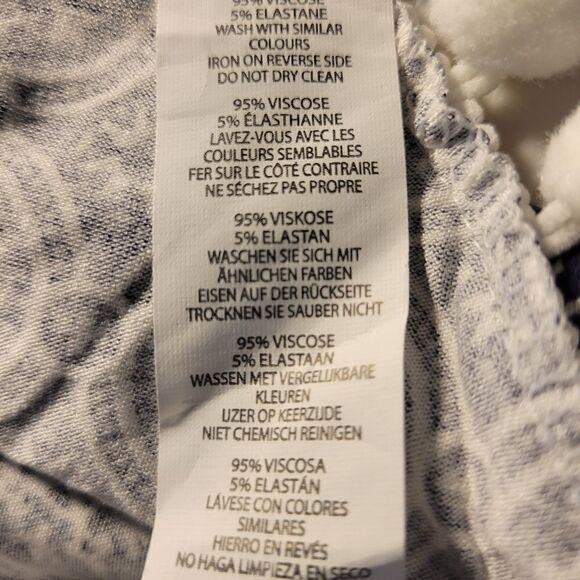 "Boohoo" Woman's PomPom trim Jersey skate skirt  Size: 6 NWT - Picture 7 of 8